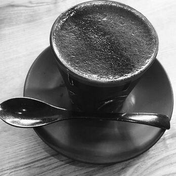 Οδηγίες για τη χρήση του Black Latte κάρβουνο latte